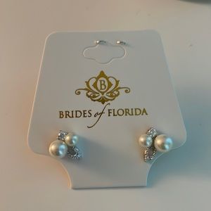 Bridal pearl earrings